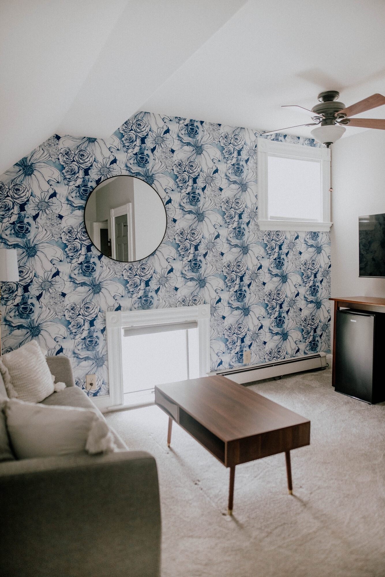 sitting area in suite at noble house inn