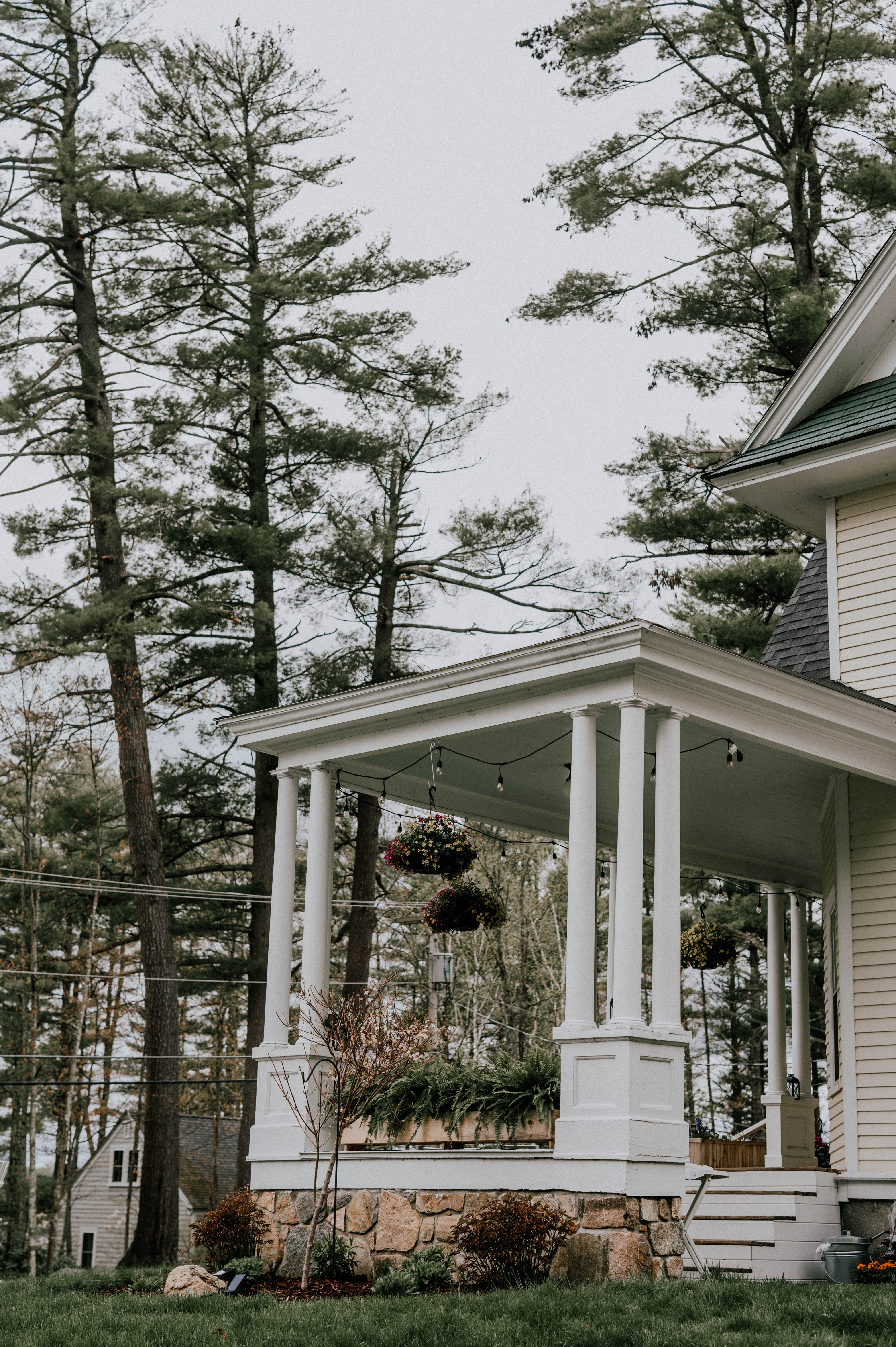 large front porch on noble house inn